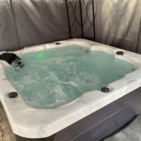 Tatil Evi 30 Percent Off! 5 Bed In - Games - Parking - Hot-tub *