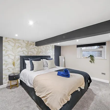 30 Percent Off! Central 5 Bed In - Games - Parking - Hot-tub Holiday home Whitby