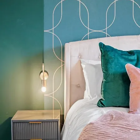 Prázdninový dům 30 Percent Off! 5 Bed In - Games - Parking - Hot-tub