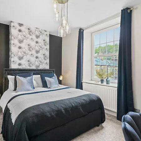 30 Percent Off! Central 5 Bed In - Games - Parking - Hot-tub Holiday home Whitby
