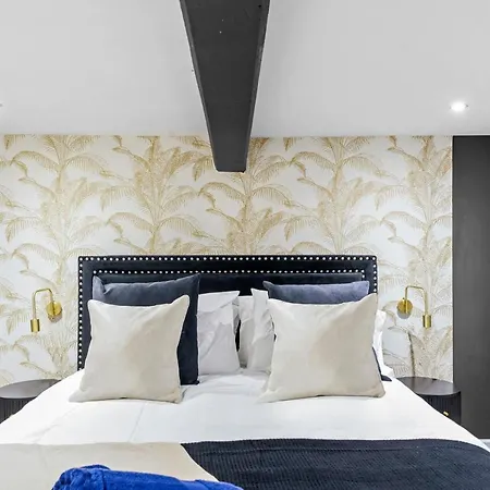 30 Percent Off! Central 5 Bed In - Games - Parking - Hot-tub *