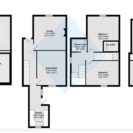 30 Percent Off! Central 5 Bed In - Games - Parking - Hot-tub Holiday home *