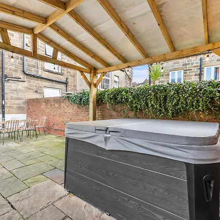 Holiday home 30 Percent Off! Central 5 Bed In - Games - Parking - Hot-tub