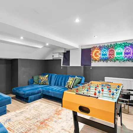 Holiday home 30 Percent Off! Central 5 Bed In - Games - Parking - Hot-tub