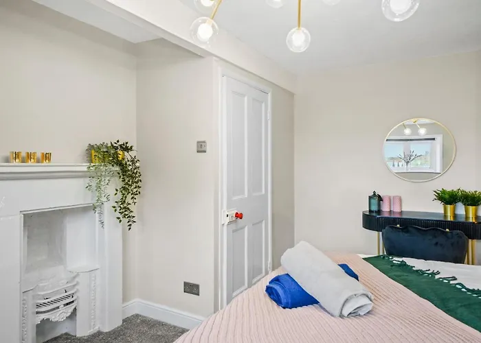 30 Percent Off! 5 Bed In - Games - Parking - Hot-tub *