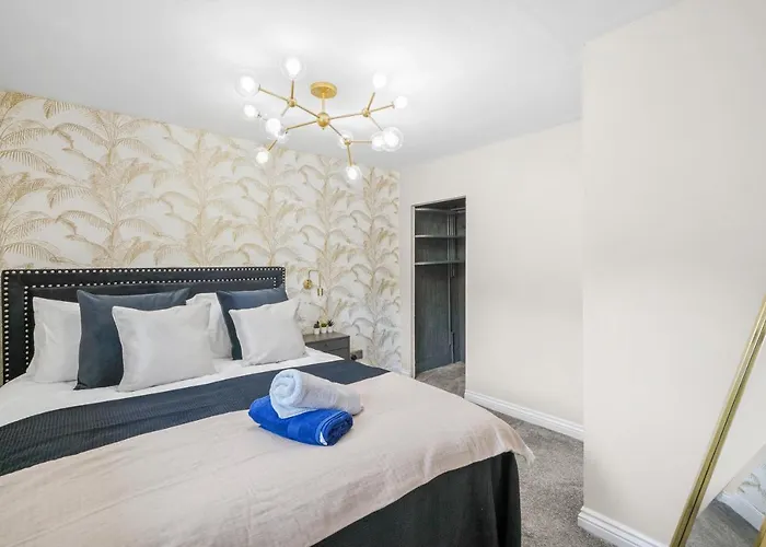 30 Percent Off! 5 Bed In - Games - Parking - Hot-tub *