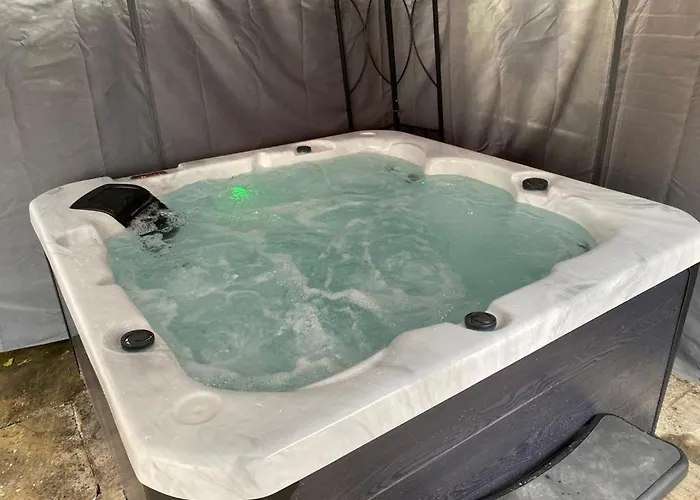 Feriehus 30 Percent Off! 5 Bed In - Games - Parking - Hot-tub *