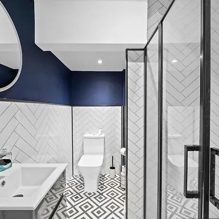 30 Percent Off! 5 Bed In - Games - Parking - Hot-tub 度假居