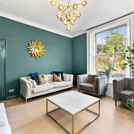 30 Percent Off! 5 Bed In - Games - Parking - Hot-tub 度假居